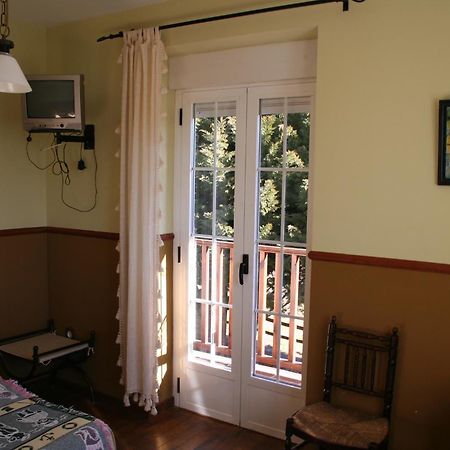 Affittacamere La Casona De Collado Hoyos del Collado Esterno foto