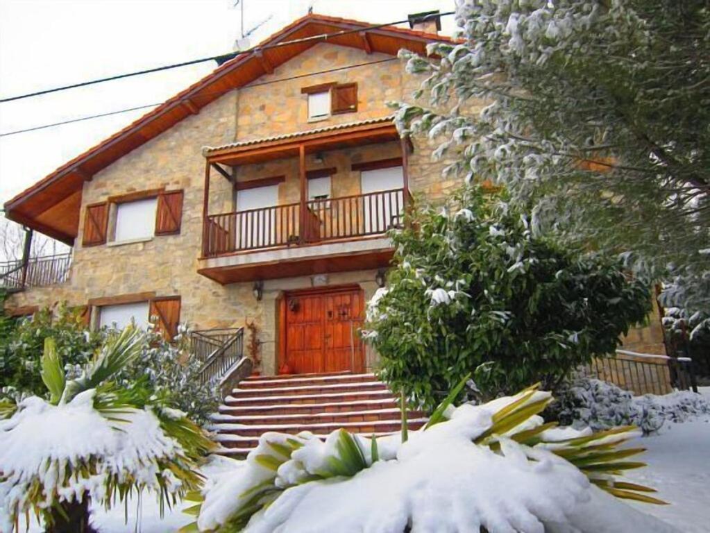 Affittacamere La Casona De Collado Hoyos del Collado Esterno foto