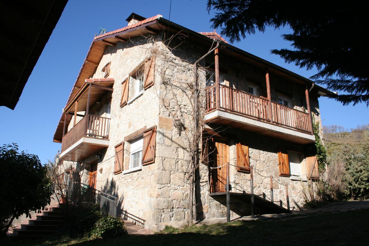 Affittacamere La Casona De Collado Hoyos del Collado Esterno foto