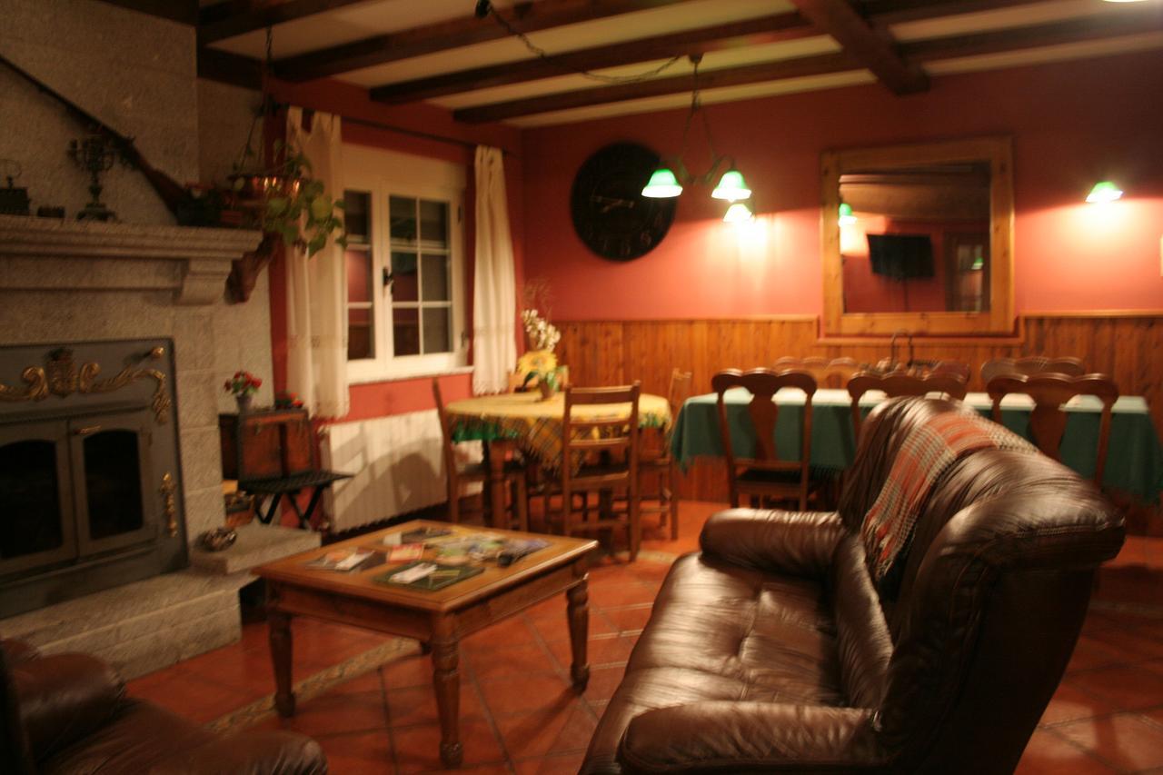 Affittacamere La Casona De Collado Hoyos del Collado Esterno foto