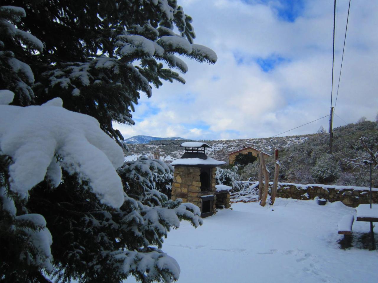 Affittacamere La Casona De Collado Hoyos del Collado Esterno foto